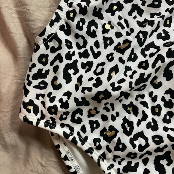 Cut out one piece - Picture 5 of 6